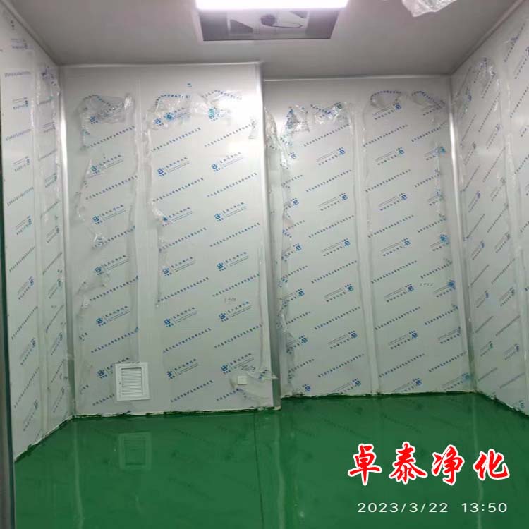 邢臺(tái)萬(wàn)級(jí)凈化車(chē)間裝修收尾現(xiàn)場(chǎng)圖、做凈化車(chē)間找卓泰凈化工程公司