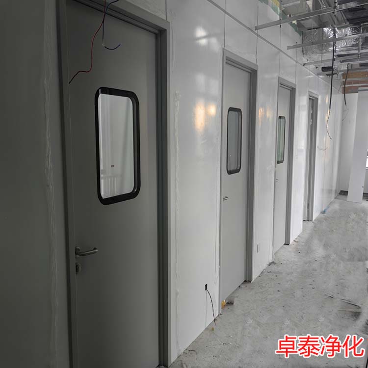 石家莊京津冀產(chǎn)業(yè)園內(nèi)潔凈實(shí)驗(yàn)室鋼制門(mén)安裝現(xiàn)場(chǎng)圖，河北凈化車(chē)間裝修廠家